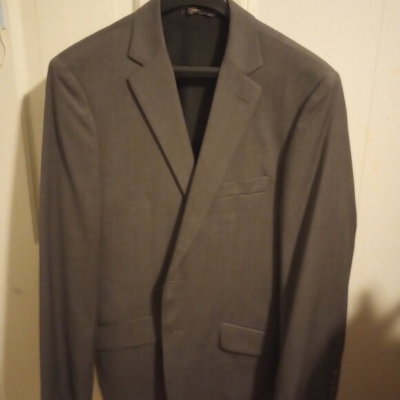 New Joseph Abboud Men's suit 42R Grey. - Picture 1 of 4